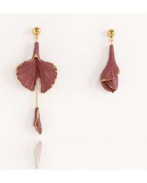 Pendientes Ciclamen Asimétrico Berenjena · ALMALAU